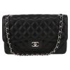 Bolso bandolera Chanel  Timeless Jumbo en cuero granulado acolchado negro - Detail D2 thumbnail