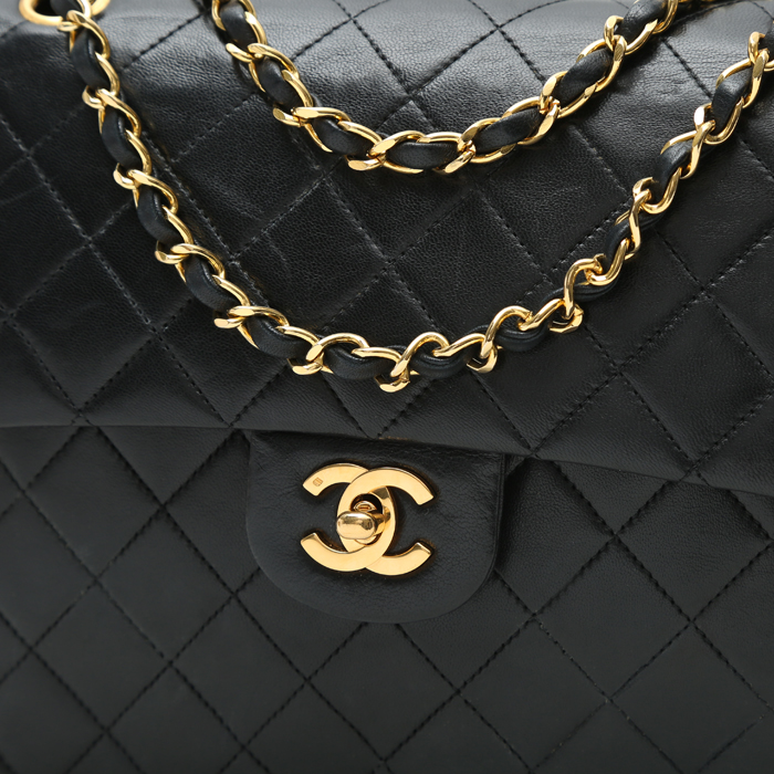 Sac à main Chanel  Timeless en cuir matelassé noir - Detail D1
