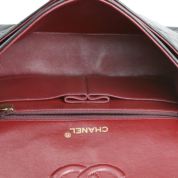 Chanel  Timeless handbag  in black quilted leather - Detail D3