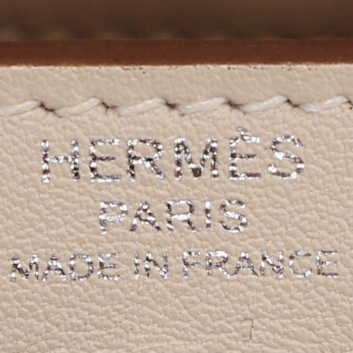 Bolso de mano Hermès  Kelly 25 cm en cuero swift nata - Detail D4