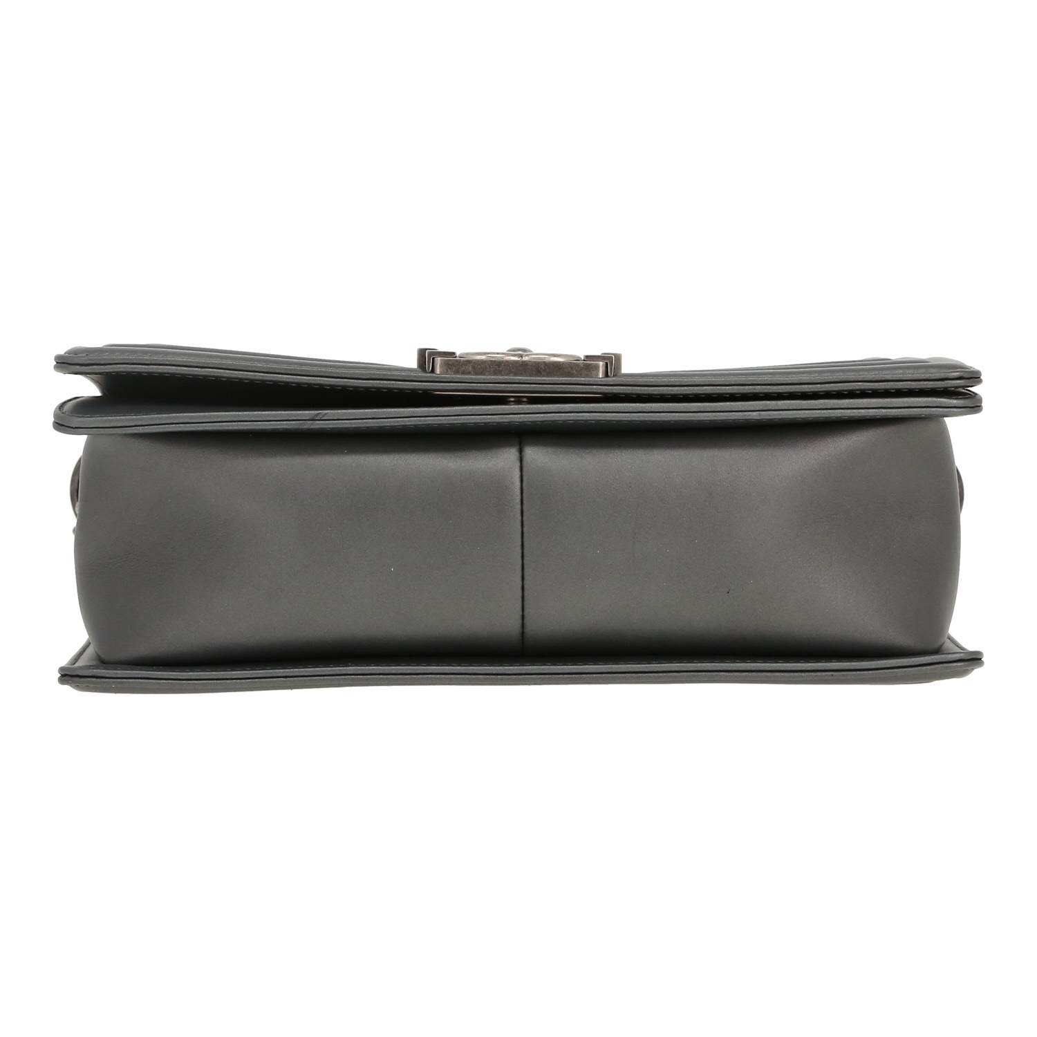 Bolso bandolera Chanel  Boy en cuero acolchado plateado - Detail D1