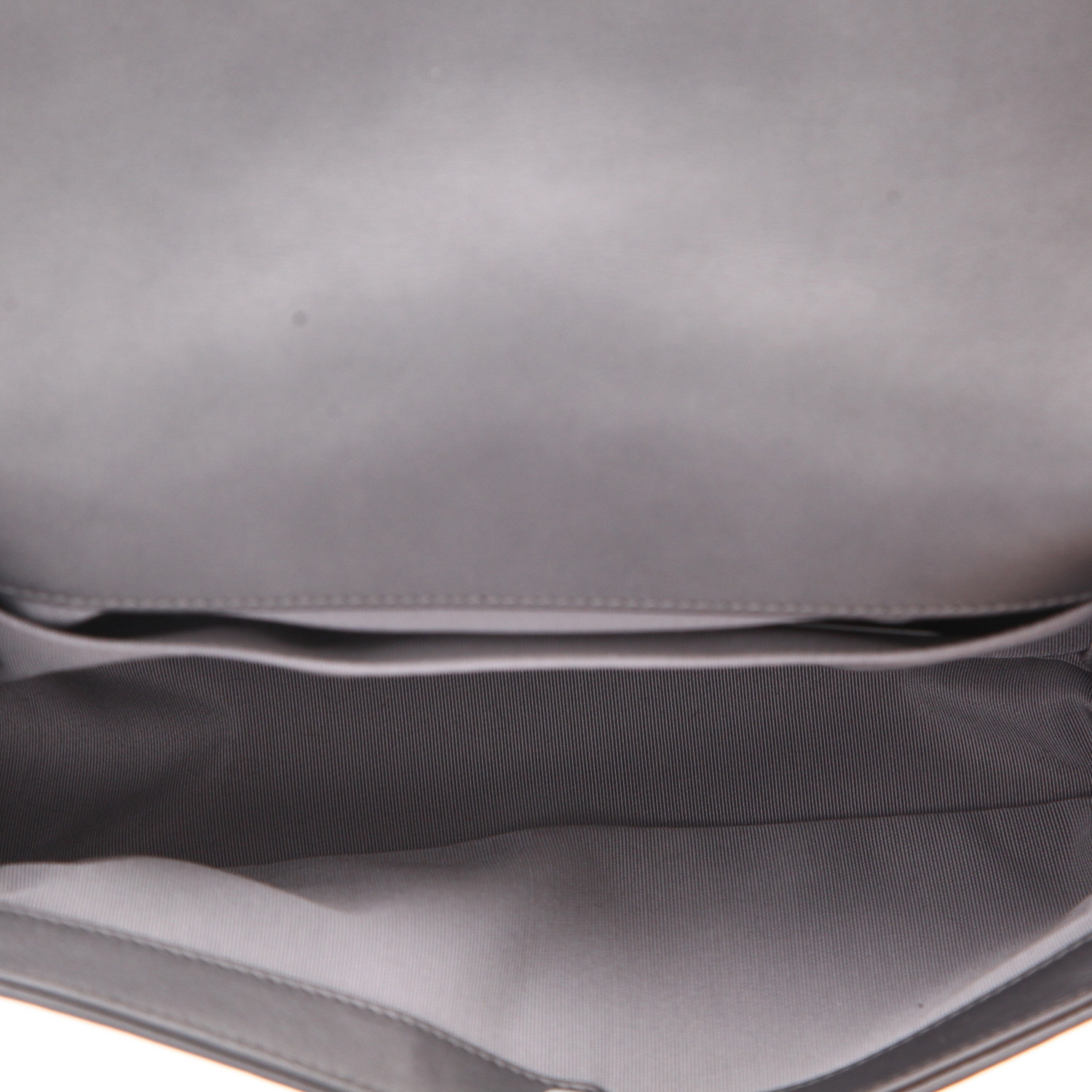 Bolso bandolera Chanel  Boy en cuero acolchado plateado - Detail D3