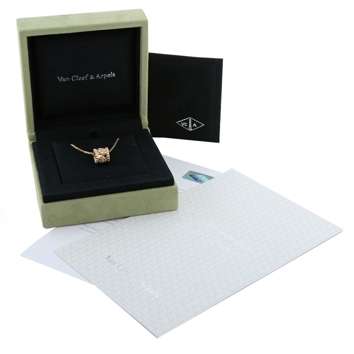 Van Cleef 
Arpels Perlée Trèfles necklace in pink gold and diamonds - Detail D2