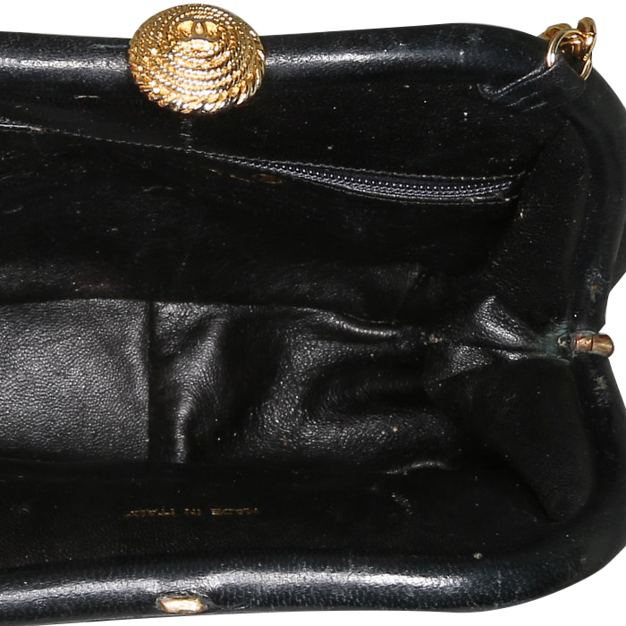 Chanel  Vintage shoulder bag  in black leather - Detail D3