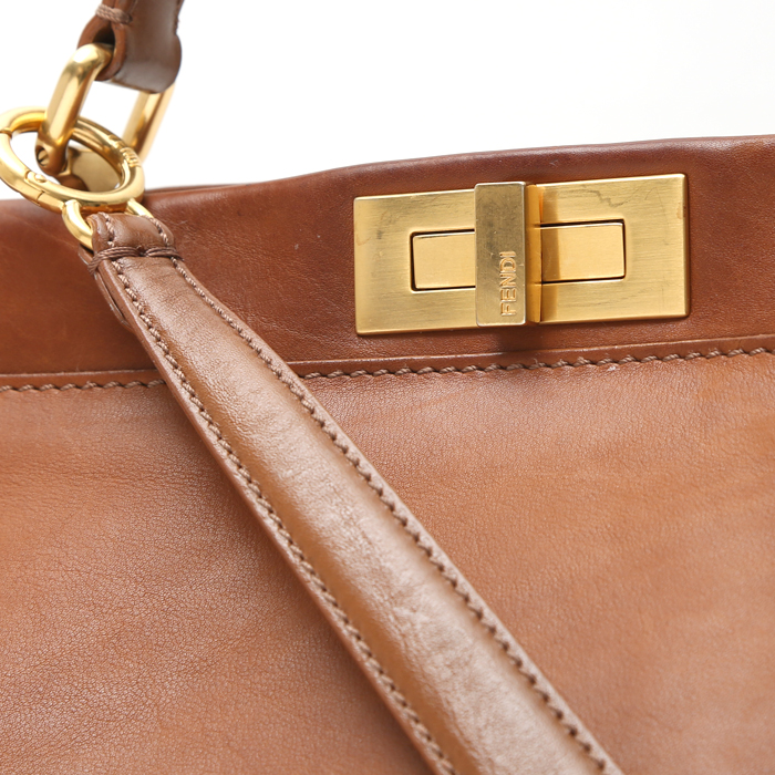 Bolso de mano Fendi  Peekaboo en cuero marrón - Detail D1