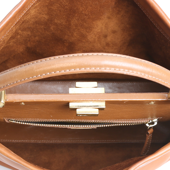 Bolso de mano Fendi  Peekaboo en cuero marrón - Detail D2