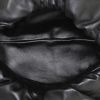 Bolso de mano Bottega Veneta  Pouch en cuero negro - Detail D2 thumbnail