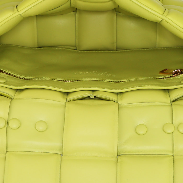 Borsa a tracolla Bottega Veneta  Cassette in pelle intrecciata gialla - Detail D3