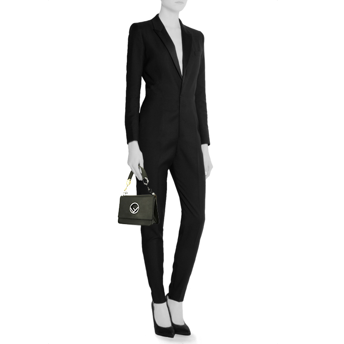 Fendi Kan I F shoulder bag in black leather - Detail D1