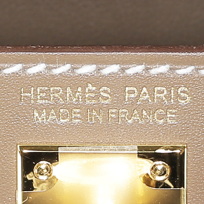 Bolso de mano Hermès  Kelly 20 cm en cuero Tadelakt marrón etoupe - Detail D4