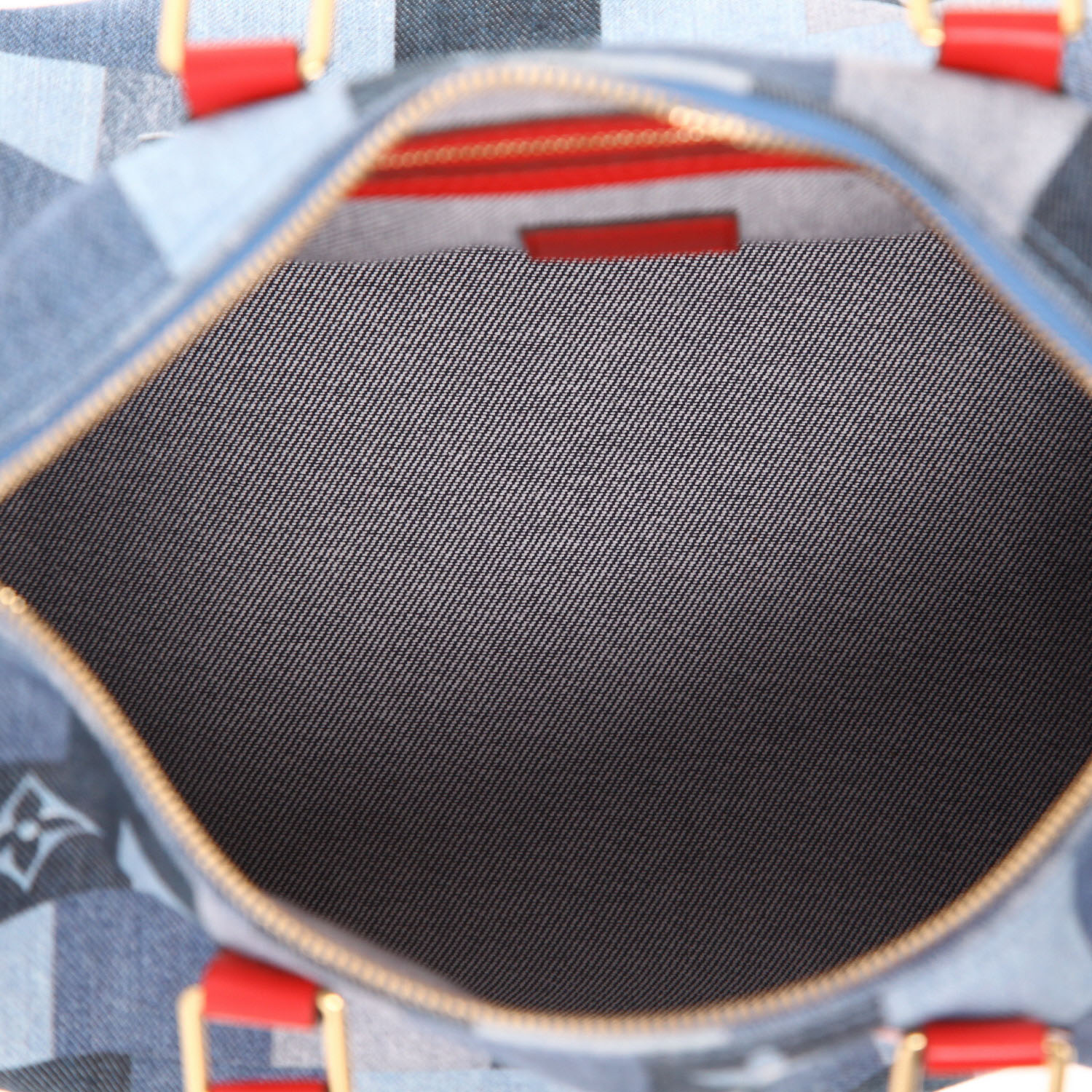 Sac bandoulière Louis Vuitton  Speedy 30 en toile denim bleue et cuir rouge - Detail D3