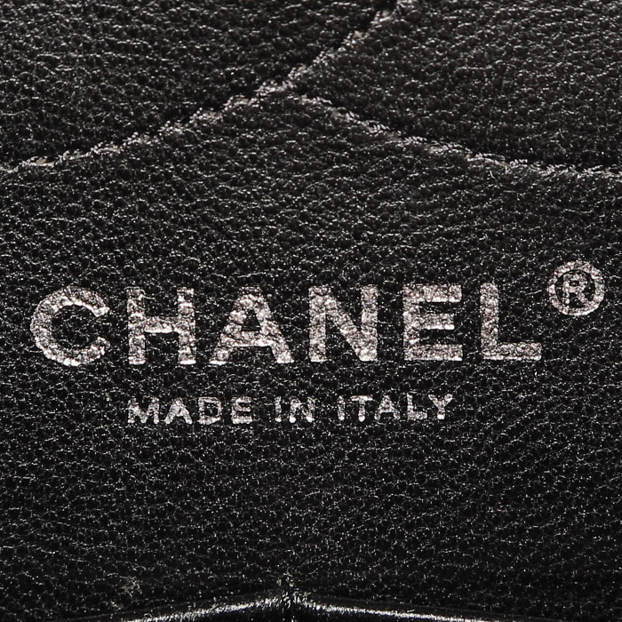 Chanel 2.55 handbag  in black quilted leather - Detail D4