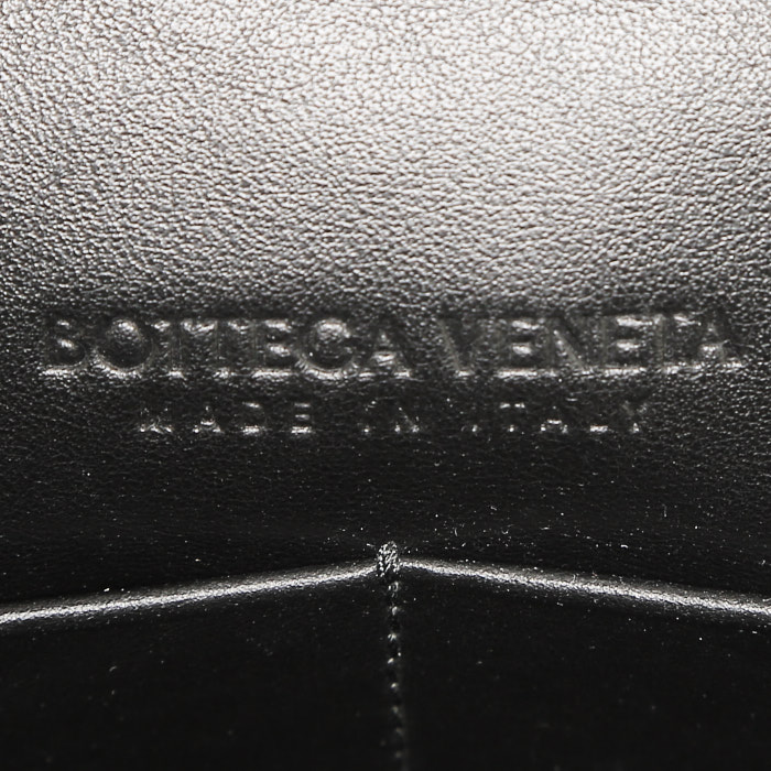 Bolsito de mano Bottega Veneta  Pouch en cuero intrecciato negro - Detail D3