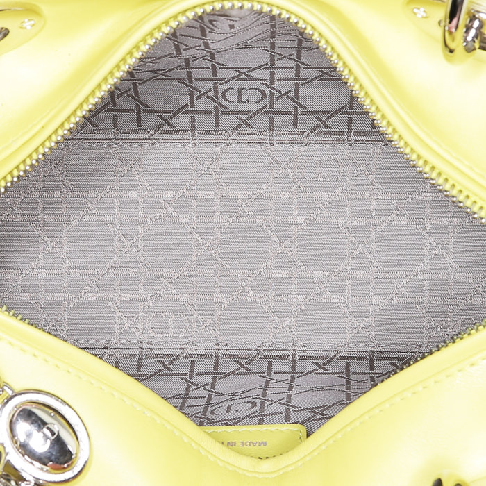 Dior  Lady Dior medium model  handbag  in yellow leather cannage - Detail D3