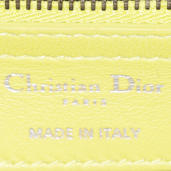 Dior  Lady Dior medium model  handbag  in yellow leather cannage - Detail D4