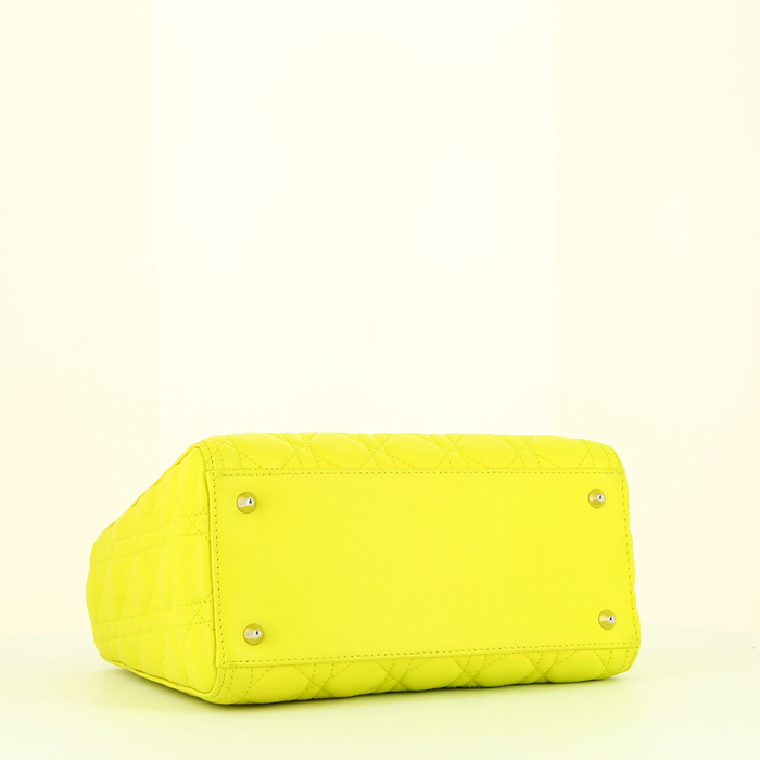 Dior  Lady Dior medium model  handbag  in yellow leather cannage - Detail D5
