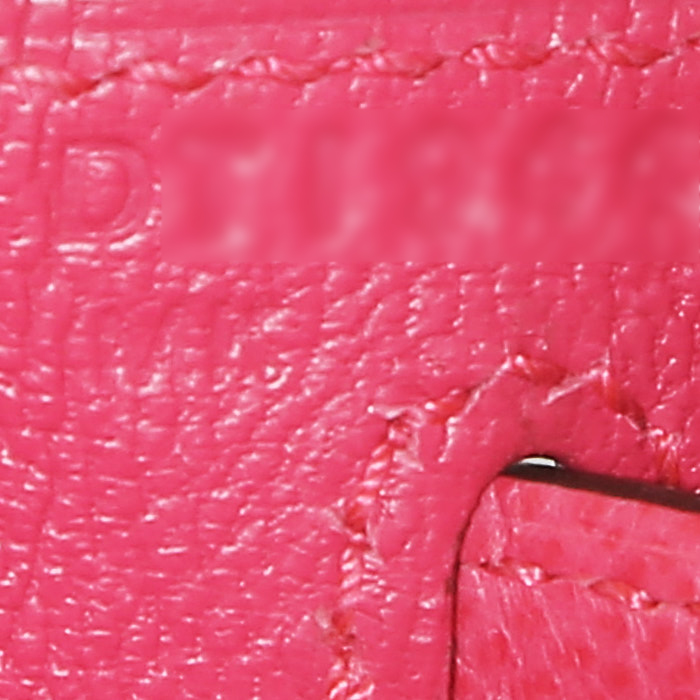 Bolso de mano Hermès  Kelly 28 cm en cuero epsom Rose Extrême - Detail D5