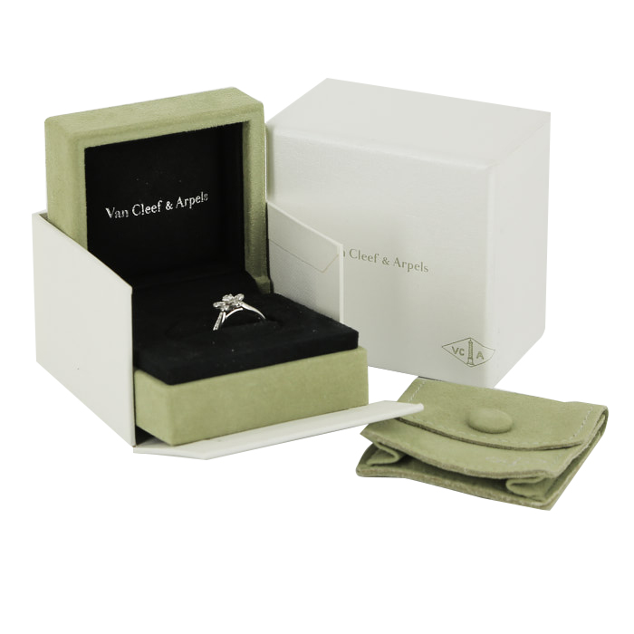 Bague Van Cleef & Arpels Socrate en or blanc et diamants - Detail D2