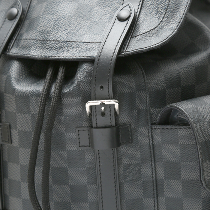 Louis Vuitton Christopher backpack in grey Graphite damier canvas and black leather - Detail D1