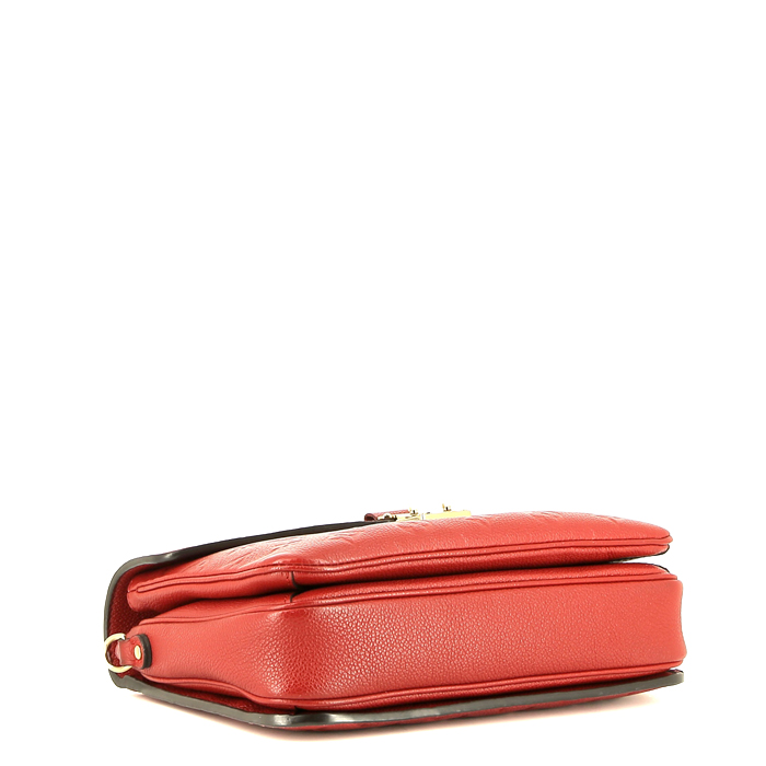 Louis Vuitton  Metis shoulder bag  in red empreinte monogram leather - Detail D5