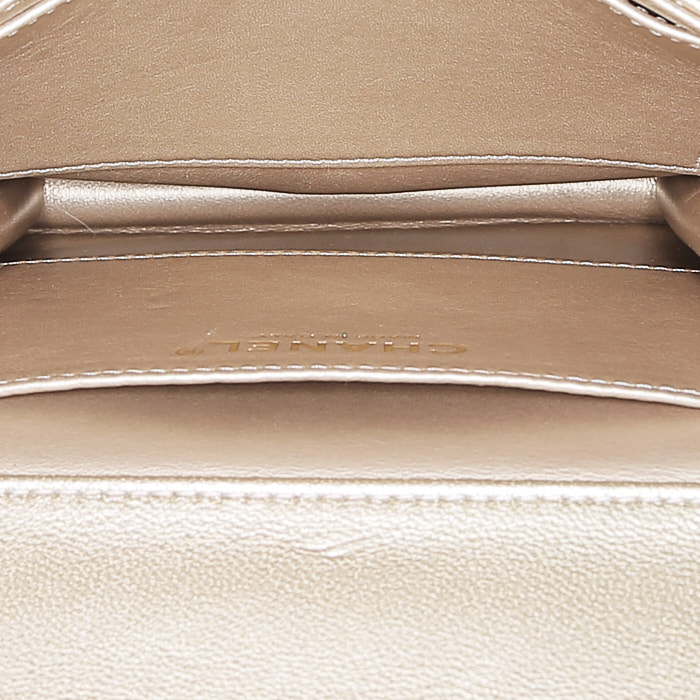 Sac bandoulière Chanel   en cuir matelassé doré - Detail D2