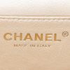 Bolso bandolera Chanel   en cuero acolchado dorado - Detail D3 thumbnail