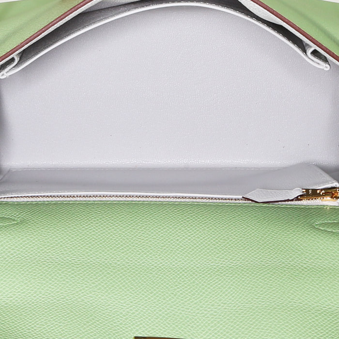 Hermès  Kelly 25 cm handbag  in Criquet green epsom leather - Detail D3