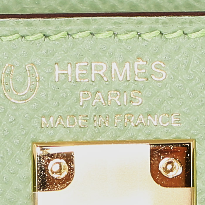Hermès  Kelly 25 cm handbag  in green epsom leather - Detail D4