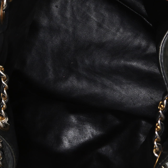 Sac à main Chanel   en cuir matelassé noir - Detail D2