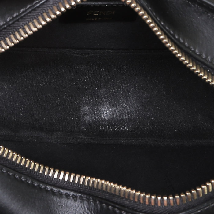 Bolso bandolera Fendi   en cuero negro - Detail D2