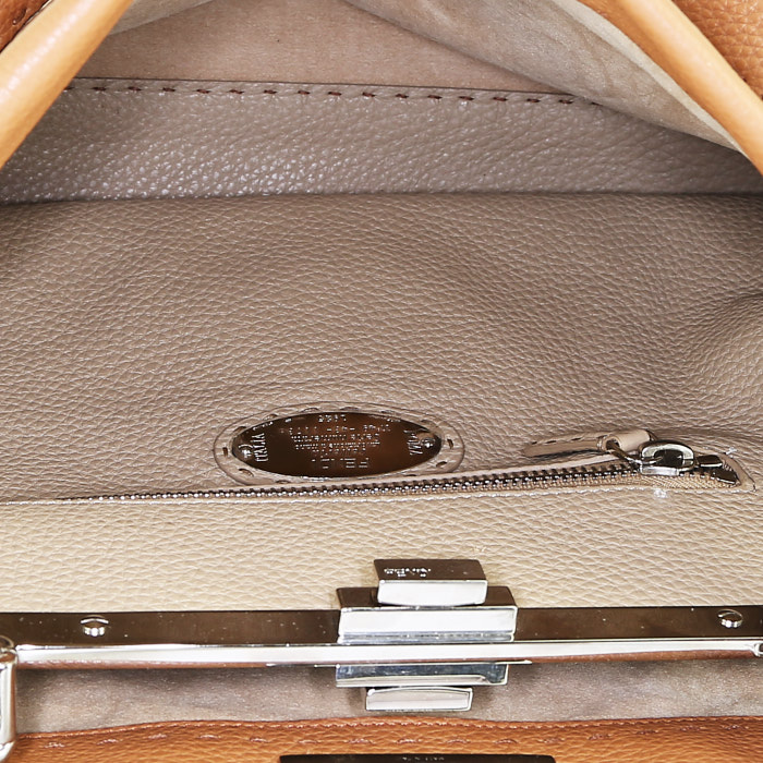 Fendi  Peekaboo Selleria handbag  in brown grained leather - Detail D3