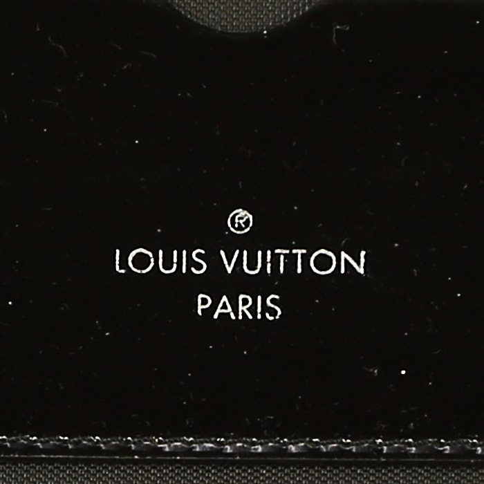 Louis Vuitton  Pegase suitcase  in black patent epi leather - Detail D3