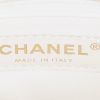 Chanel  Coco Handle mini  shoulder bag  in white quilted grained leather - Detail D4 thumbnail