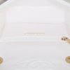 Bolso bandolera Chanel  Mini Timeless en cuero granulado acolchado blanco - Detail D2 thumbnail