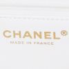 Borsa a tracolla Chanel  Mini Timeless in pelle martellata e trapuntata bianca - Detail D3 thumbnail