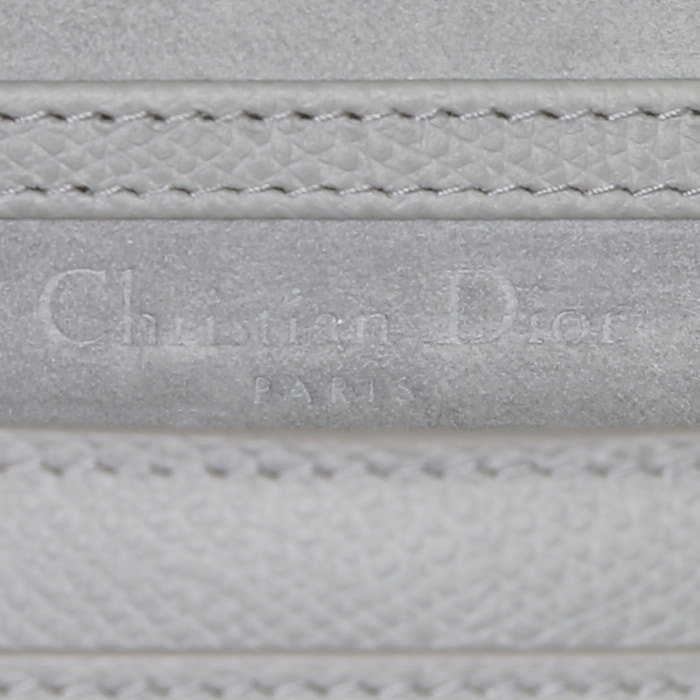 Pochette Dior  30 Montaigne en cuir grainé gris - Detail D4