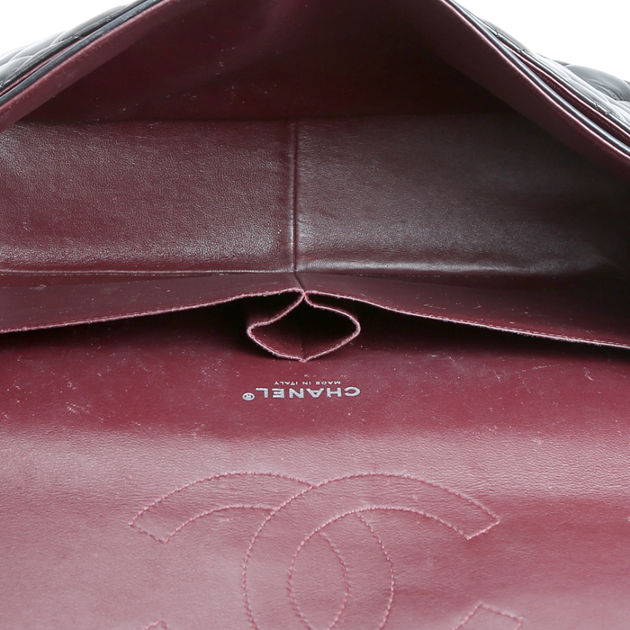 Sac à main Chanel  Timeless Maxi Jumbo en cuir matelassé noir - Detail D3