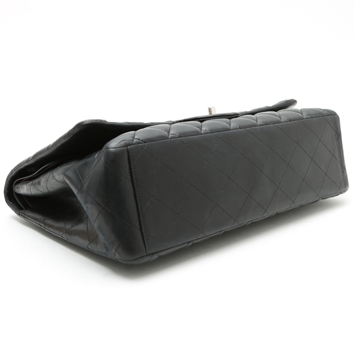 Sac à main Chanel  Timeless Maxi Jumbo en cuir matelassé noir - Detail D5