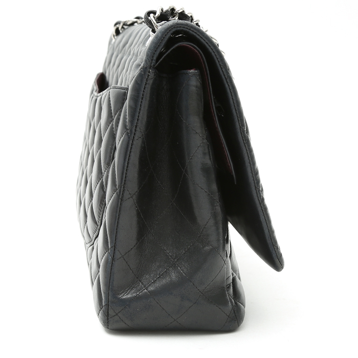 Sac à main Chanel  Timeless Maxi Jumbo en cuir matelassé noir - Detail D7
