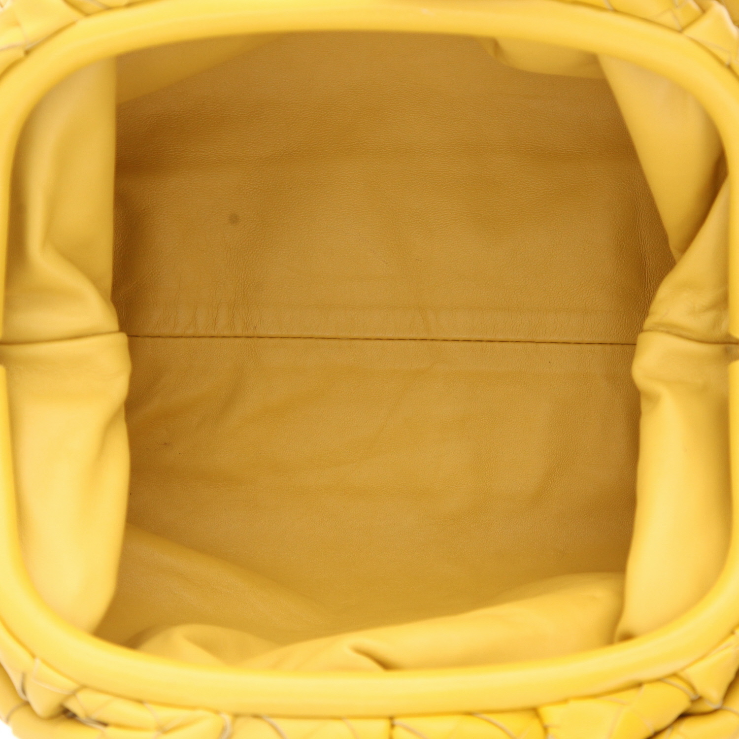 Bottega Veneta  The Pouch handbag/clutch  in yellow intrecciato leather - Detail D3