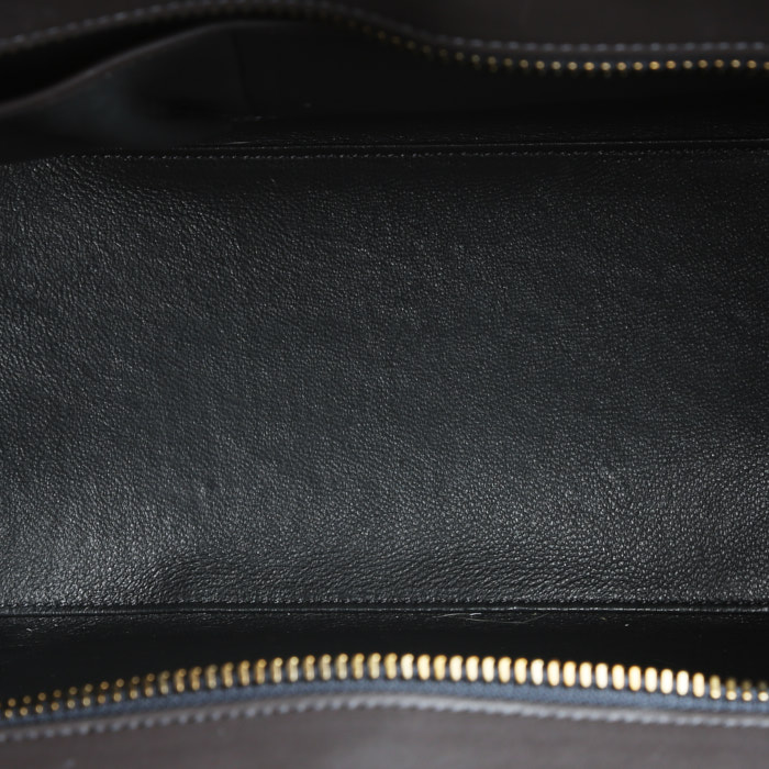 Celine Luggage Micro handbag in black, red and white grained leather - Detail D3