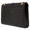 Bolso bandolera Saint Laurent  Enveloppe en cuero granulado acolchado negro - Detail D5 thumbnail
