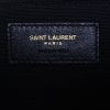 Sac bandoulière Saint Laurent  Enveloppe en cuir grainé matelassé noir - Detail D9 thumbnail