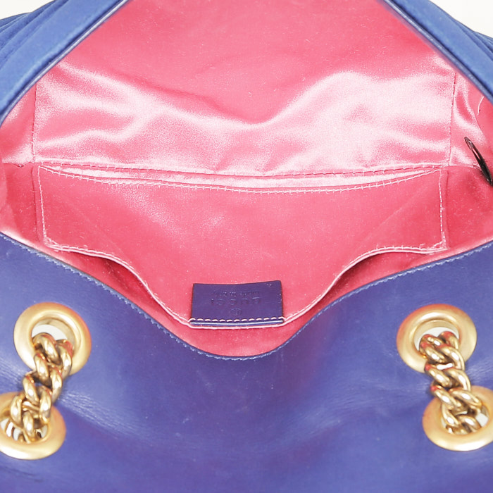 Sac bandoulière Gucci  GG Marmont en velours bleu - Detail D3