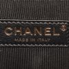 Chanel  Boy large model  shoulder bag  in black quilted grained leather - Detail D4 thumbnail