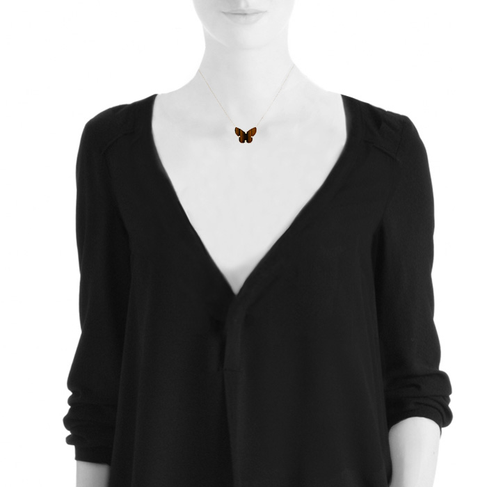 Van Cleef & Arpels Lucky Alhambra necklace in yellow gold and tiger eye stone - Detail D1