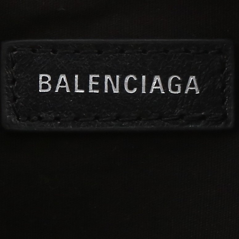 Balenciaga Cagole shoulder bag in black leather - Detail D9