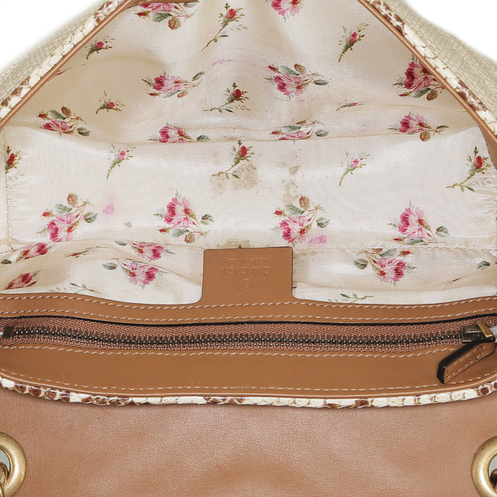 Bolso bandolera Gucci  GG Marmont modelo pequeño  en lona beige y piel de pitón beige - Detail D3