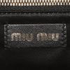 Bolso bandolera Miu Miu   en cuero acolchado negro - Detail D4 thumbnail