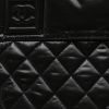 Sac cabas Chanel  Coco Cocoon en toile matelassée noire - Detail D1 thumbnail